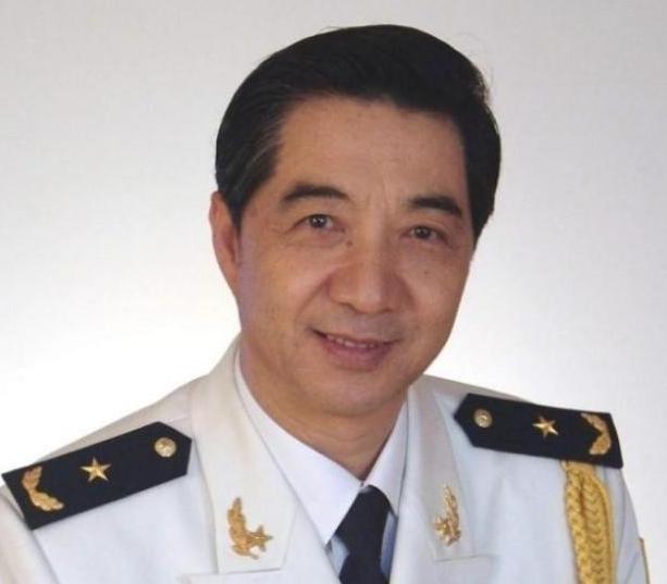 当年特朗普刚当选总统，局座张召忠就开玩笑说过，要是让他连着干两届，妥妥能把美国从