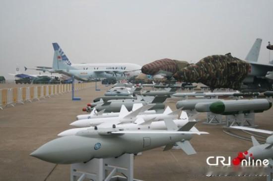 俄新型滑翔炸弹：战场规则的“改写者”

俄罗斯新型UMPB-5滑翔制导炸弹投入实