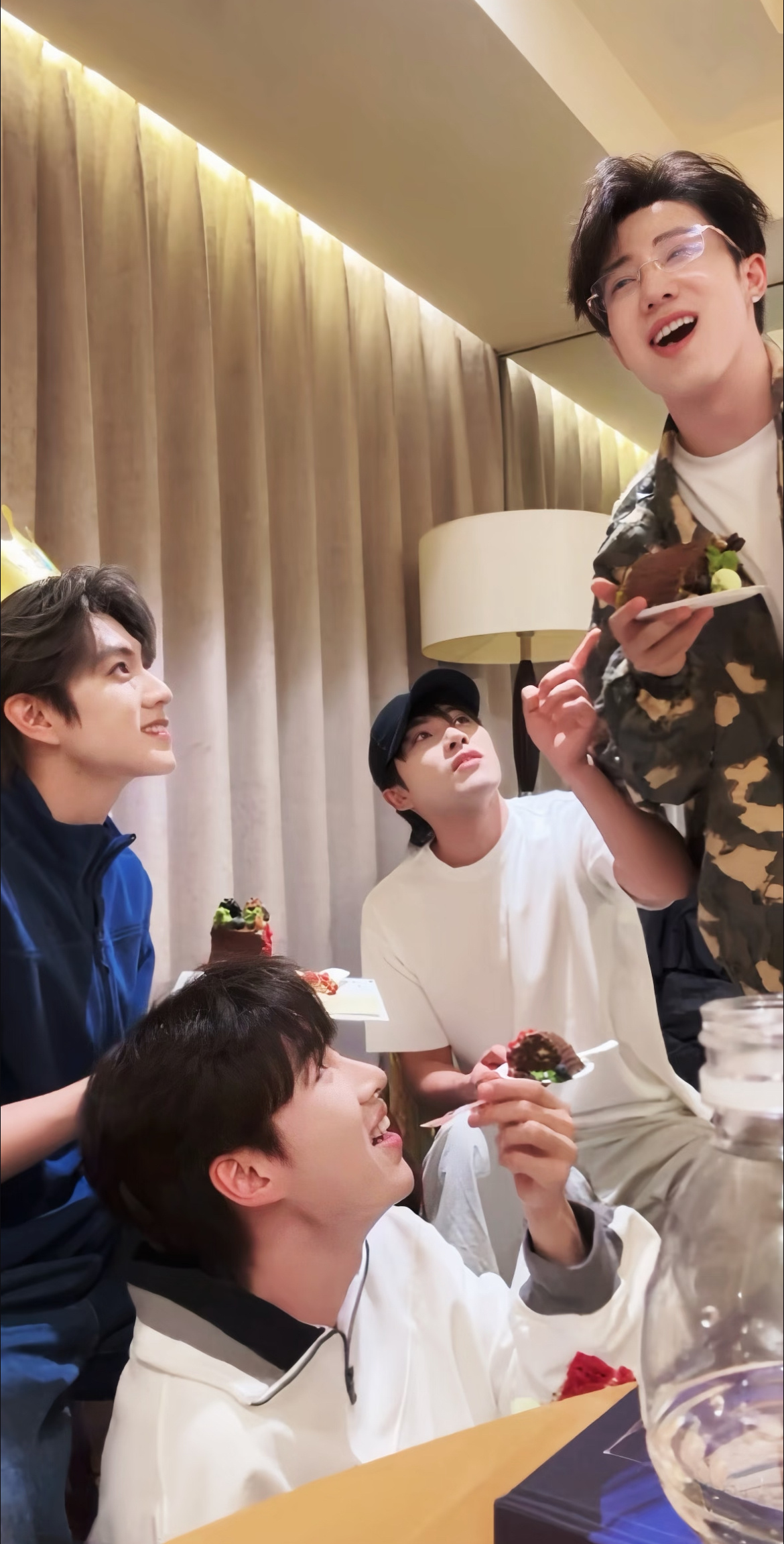 壁纸 | 十个勤天庆生合集🎂🎉 