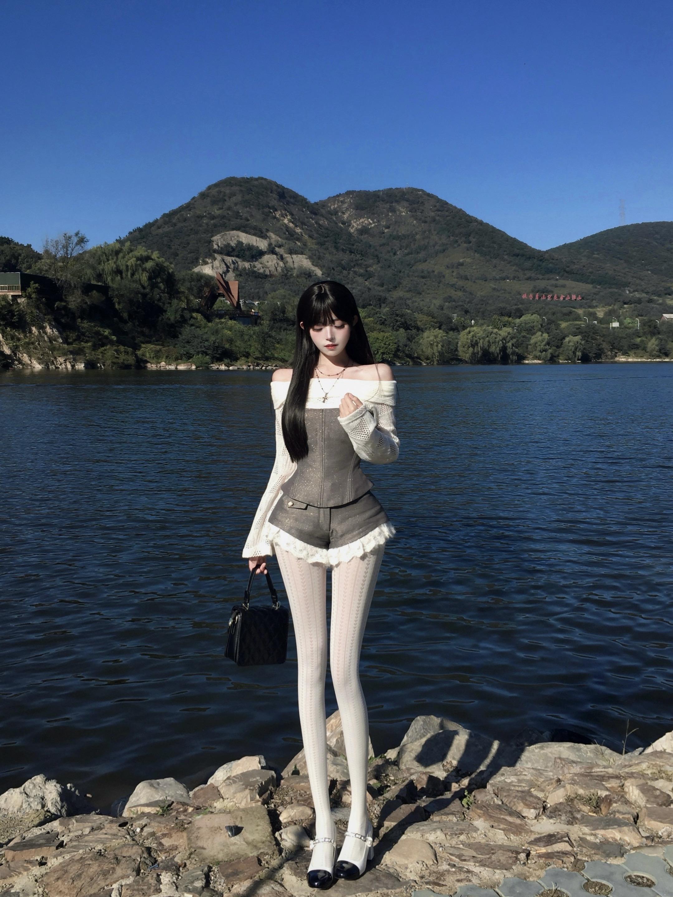 我爱这络绎不绝的无意义的瞬间.