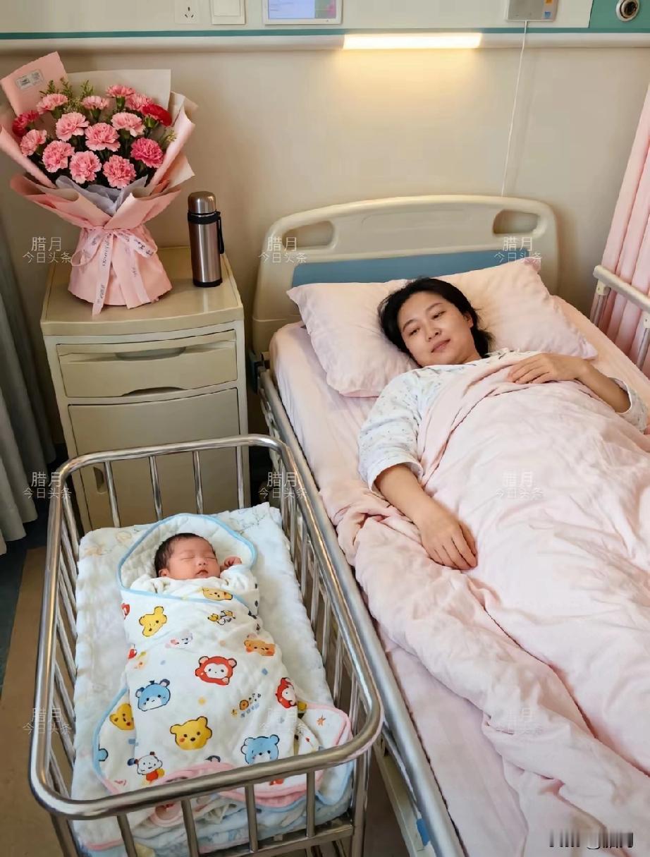 泪目了！52岁的她，躺在病床上，不是为了自己，而是为了把爱重新带回这个家。
 