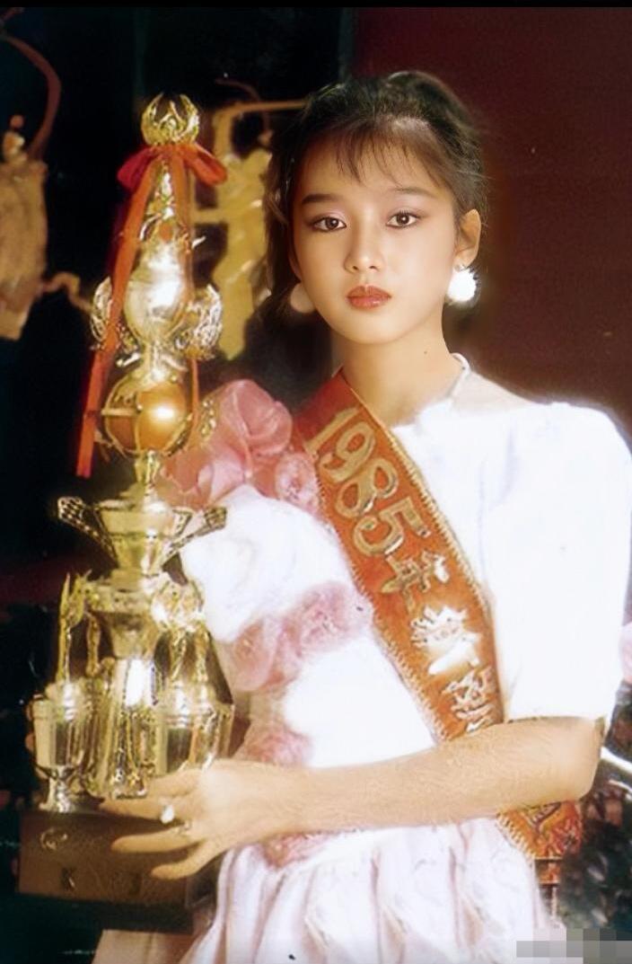 真的佩服刘德华老婆朱丽倩，默默做天王背后的女人那么多年，这种隐忍是一般人能做到的