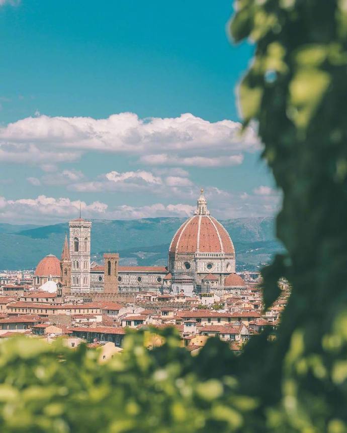 一些表达对未来美好祝愿的文艺句子1.纵有千古，横有八荒。前途似海，来日方长。——