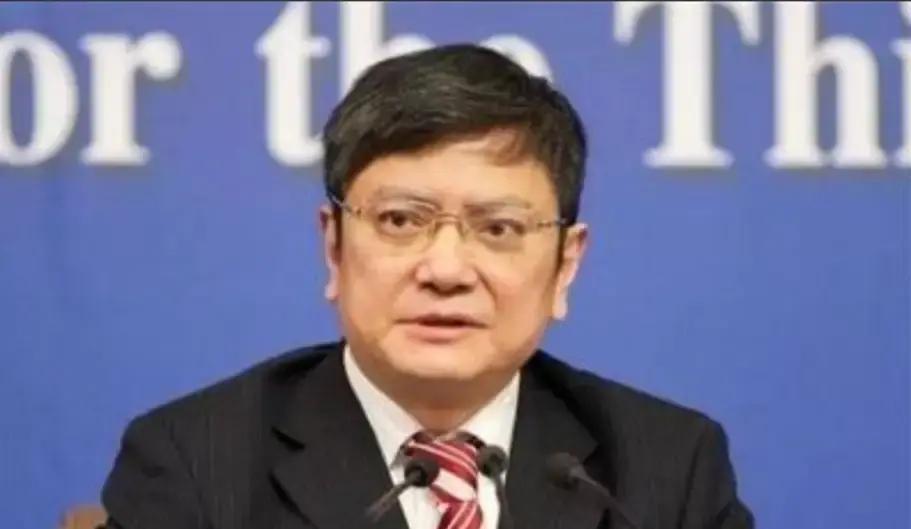 郑强教授这话，算是把窗户纸捅破了。他说AI再这么搞下去，饭碗都要成问题了。

郑