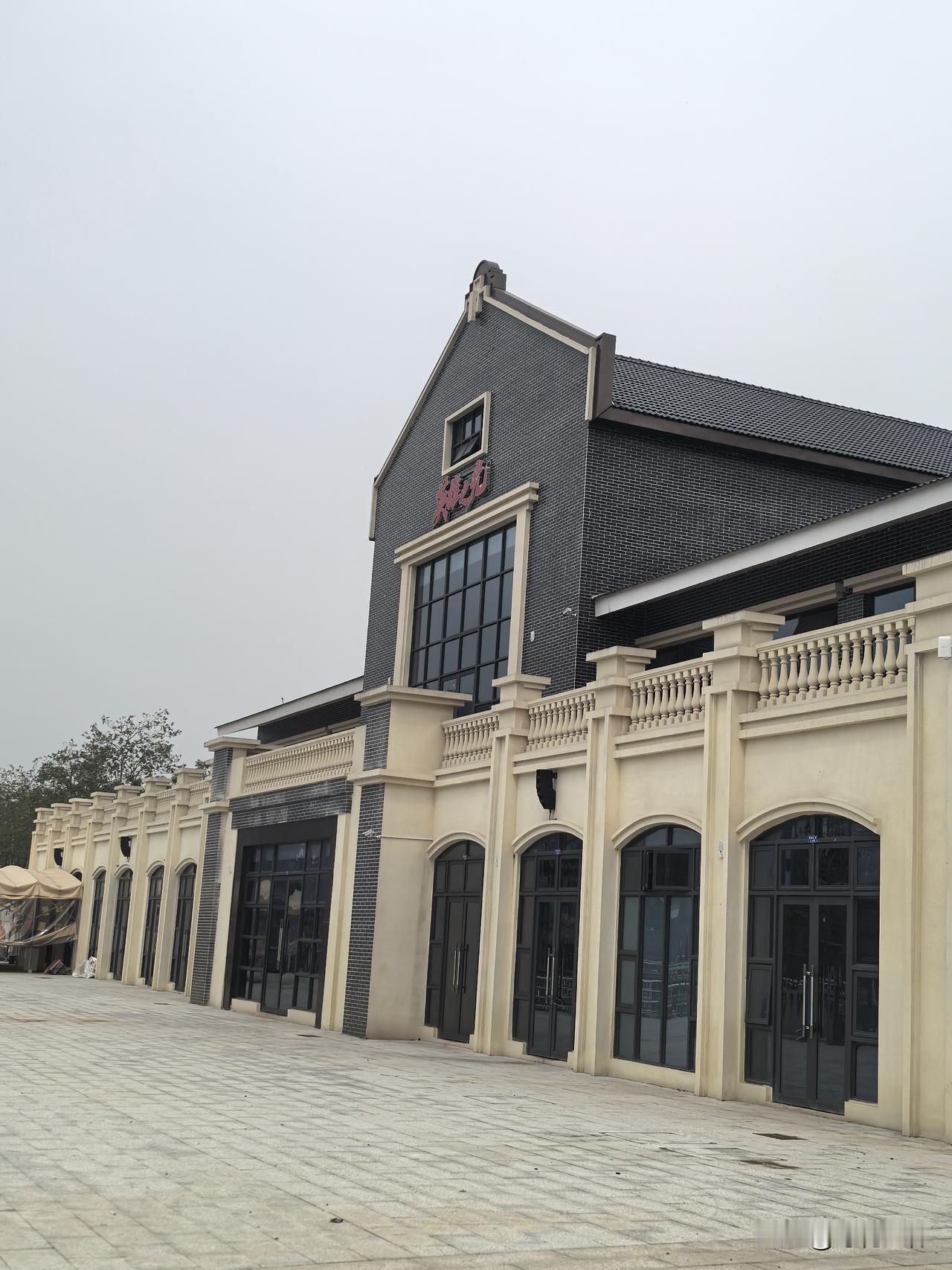 分享一张你拍的建筑这是建在凯江河畔的游客服务中心，城市这几年日新月异，变化很大。