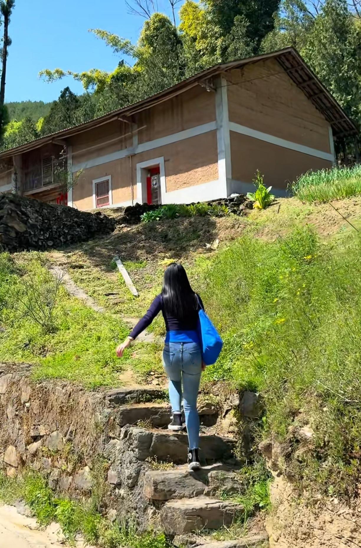 世界上最幸福的路，
便是回家的路。[祈祷][祈祷][祈祷]