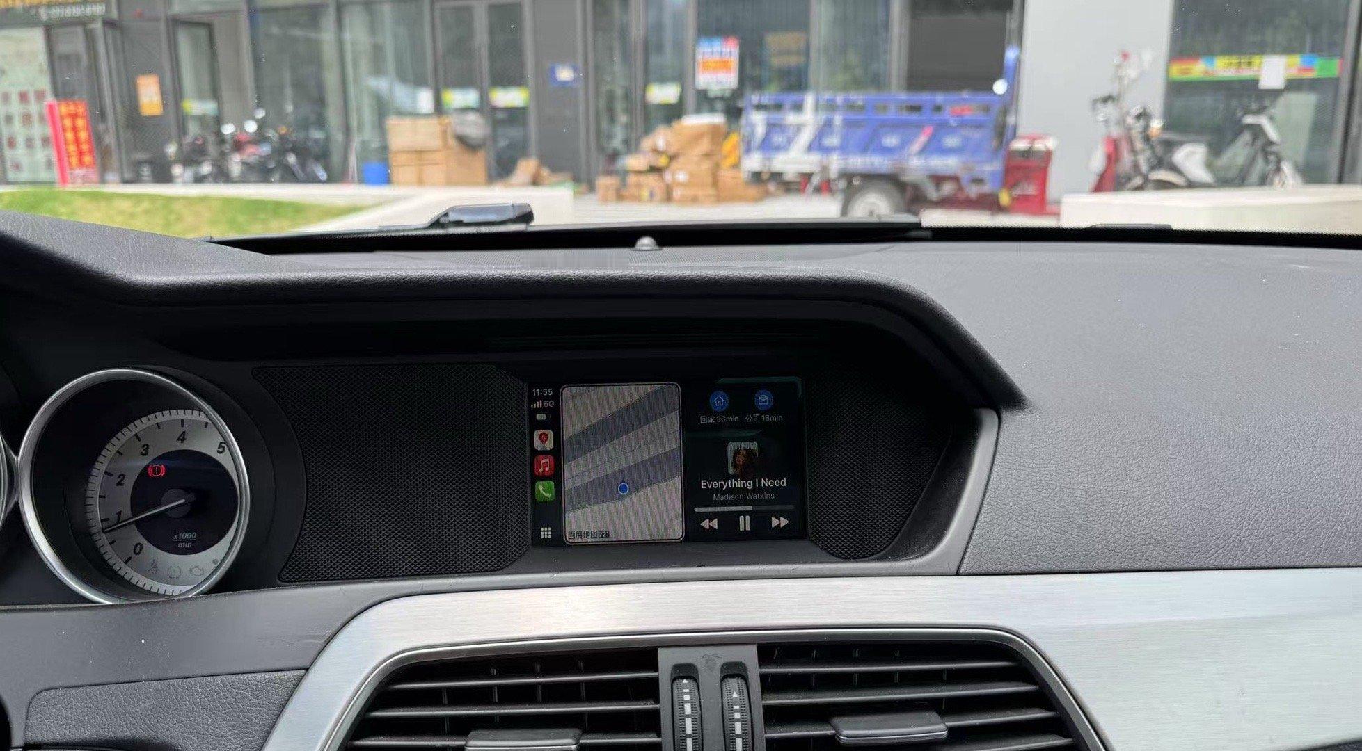 我同事为了不破坏原有的中控装的carplay……比手机还小显示器[允悲][允悲]