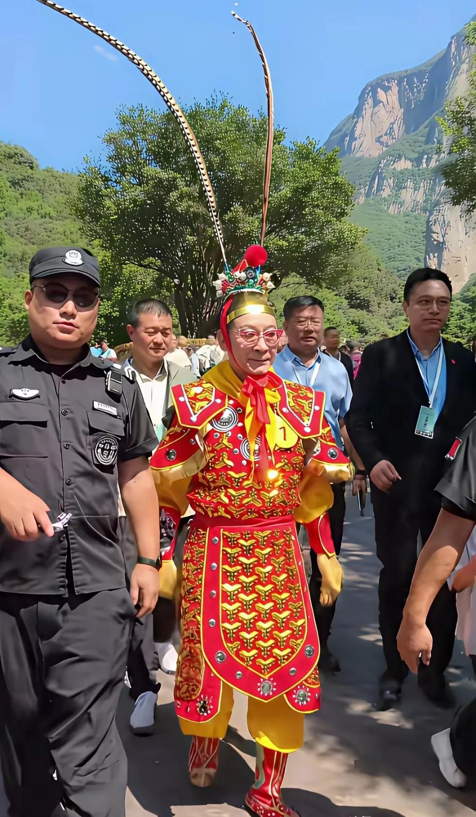 章金莱老师真是吃了一辈子孙猴子的福利，估计扮演到死了。