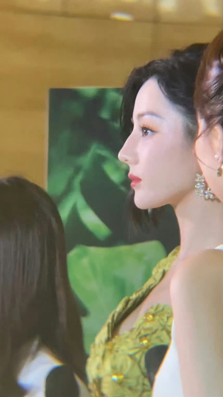 点开即享受殿堂级侧颜💕 ​​​