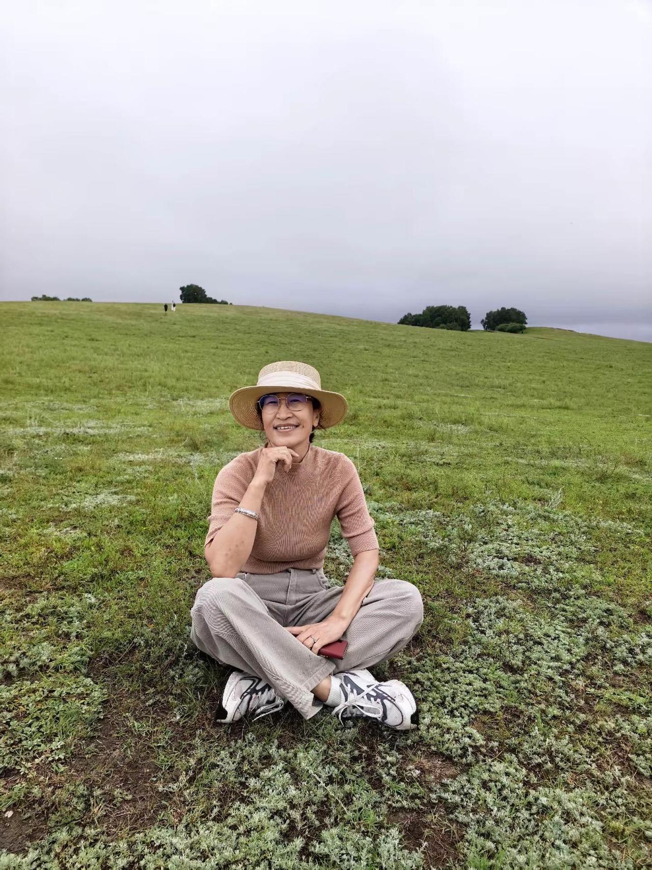 草原之旅完美收官。这几天没有晴空丽日，没有蓝天白云，但是雨天也别有一番风味，同伴