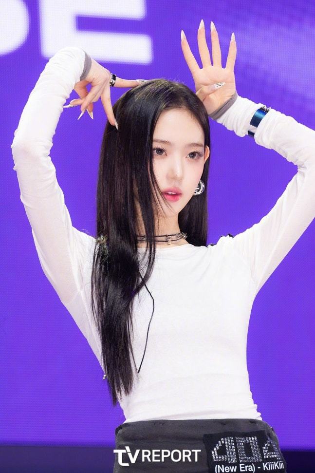 【Theqoo】今日举行的KiiiKiii第二张迷你专辑《Delulu Pack