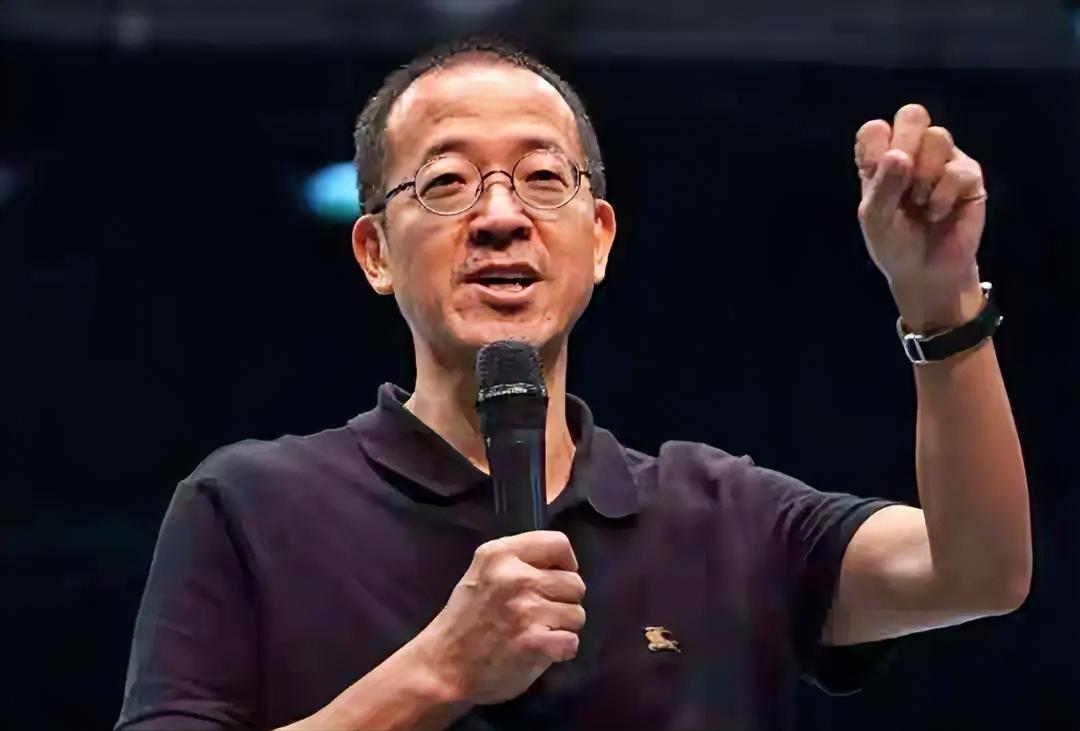 俞敏洪这次挨骂，真的一点都不冤。

有人说，他是“在错误的时间、错误的地点，说了