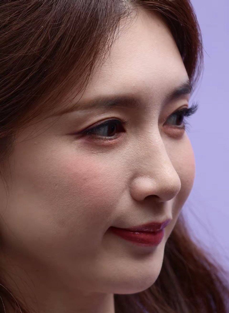 江疏影生图太能打了，这怼脸镜头都卡粉了，但看着一点不显突兀 ​​​