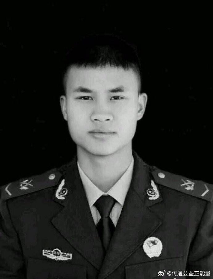 消防英雄谢勇，你从几十米高空坠落，砸向人们无底的绝望，壮烈牺牲，时年仅21岁。[