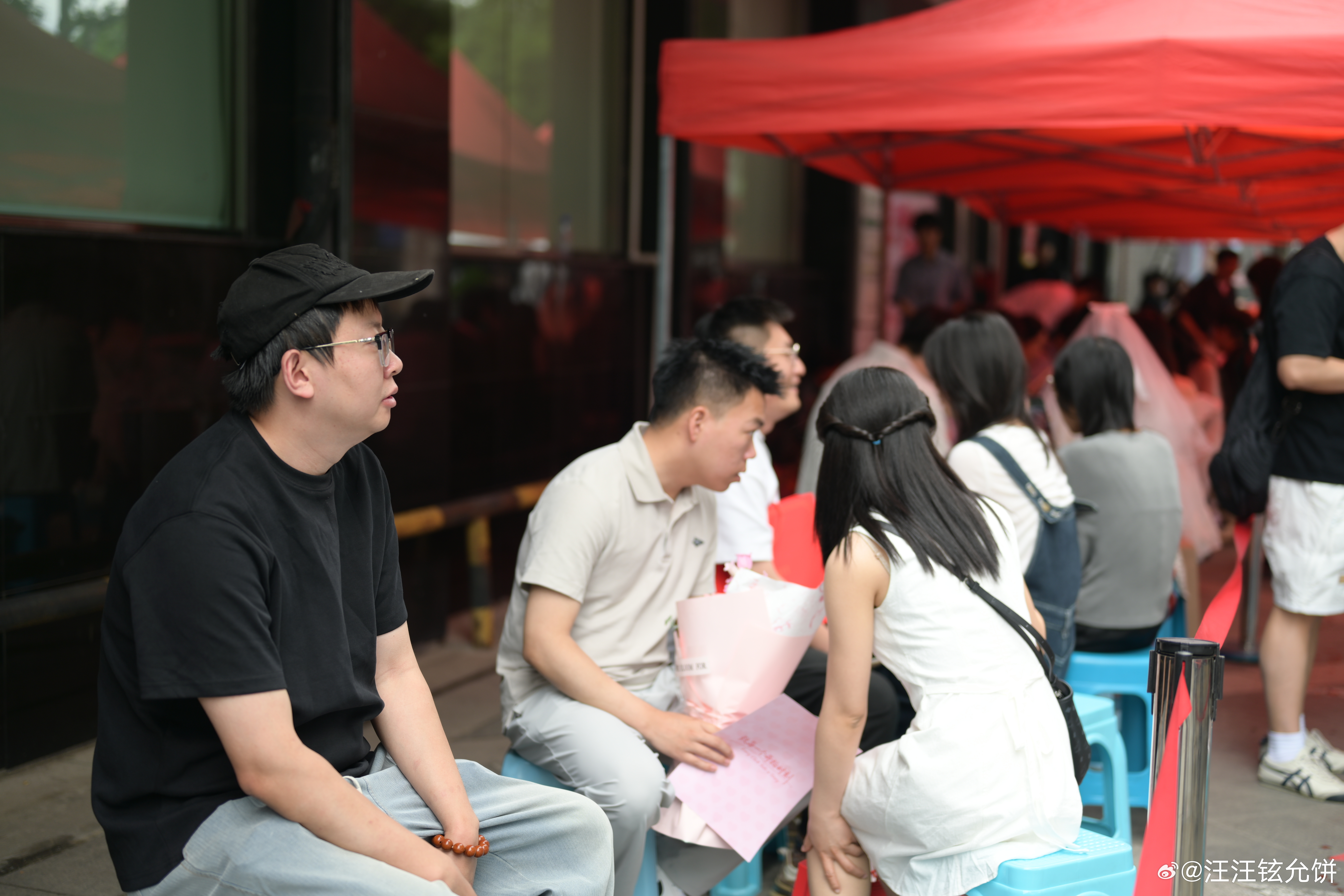 北京民政局门口的520甜蜜气息 西城民政局520现场太会了！MT闪购联动毛戈平、