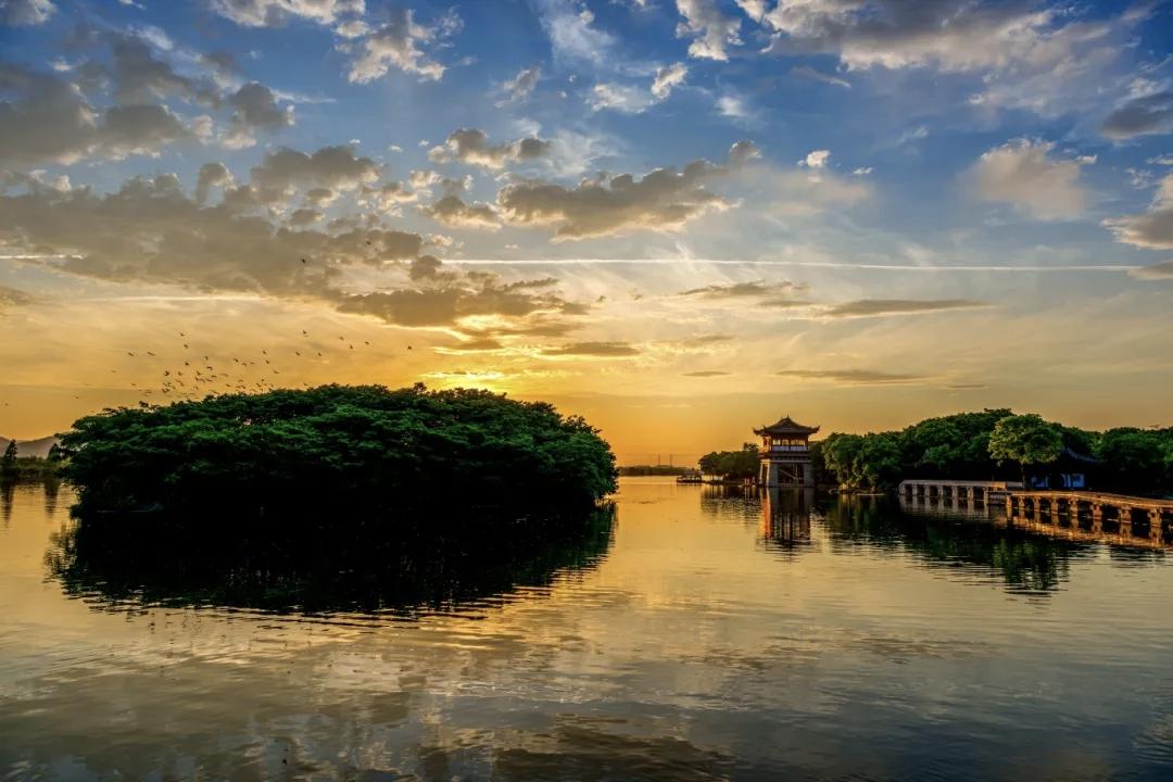 【一定要有靠山，但比靠山还可靠的，是让自己有价值】
        在社会闯荡，