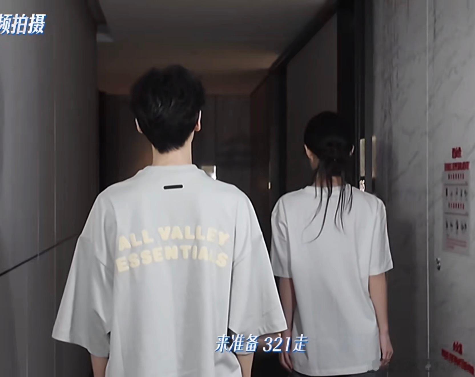 这个肩宽真的太完美了罗云熙好喜欢你的肩胛骨