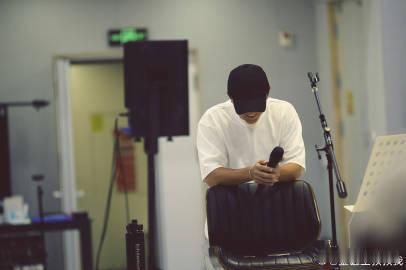 韩庚回内娱唱跳了毛雪汪 从初代韩流顶流到实力全能艺人，韩庚的舞蹈底蕴一直在线，毛