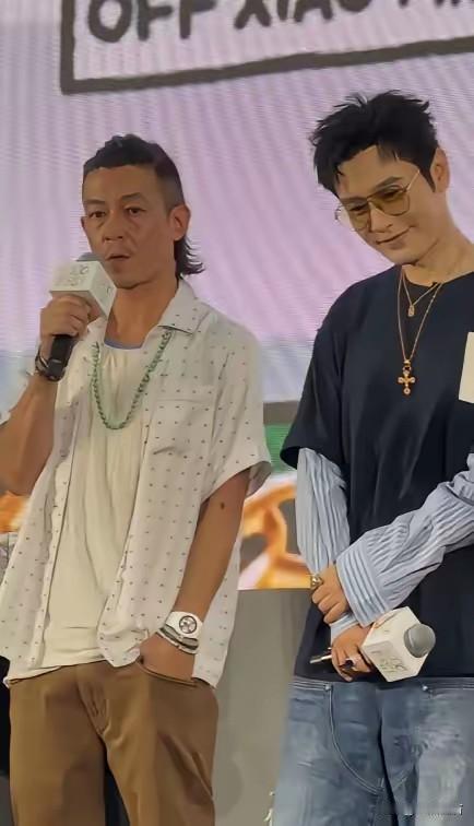 他俩到底谁帅呢？

这是8月21日，陈冠希与黄晓明一同在上海参加MOJOFEST