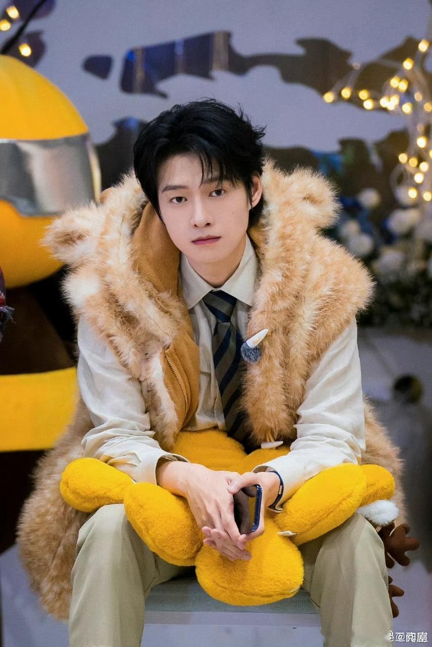 杨迪是尝过魏大勋的嘴吗周五晚高疯 这一段真的看一次笑一次，杨迪凭气味识破魏大勋，