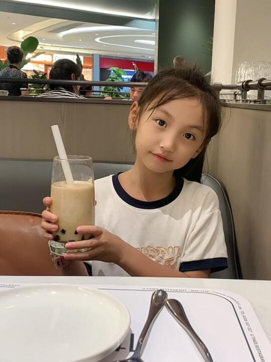 姐姐说来杯奶茶