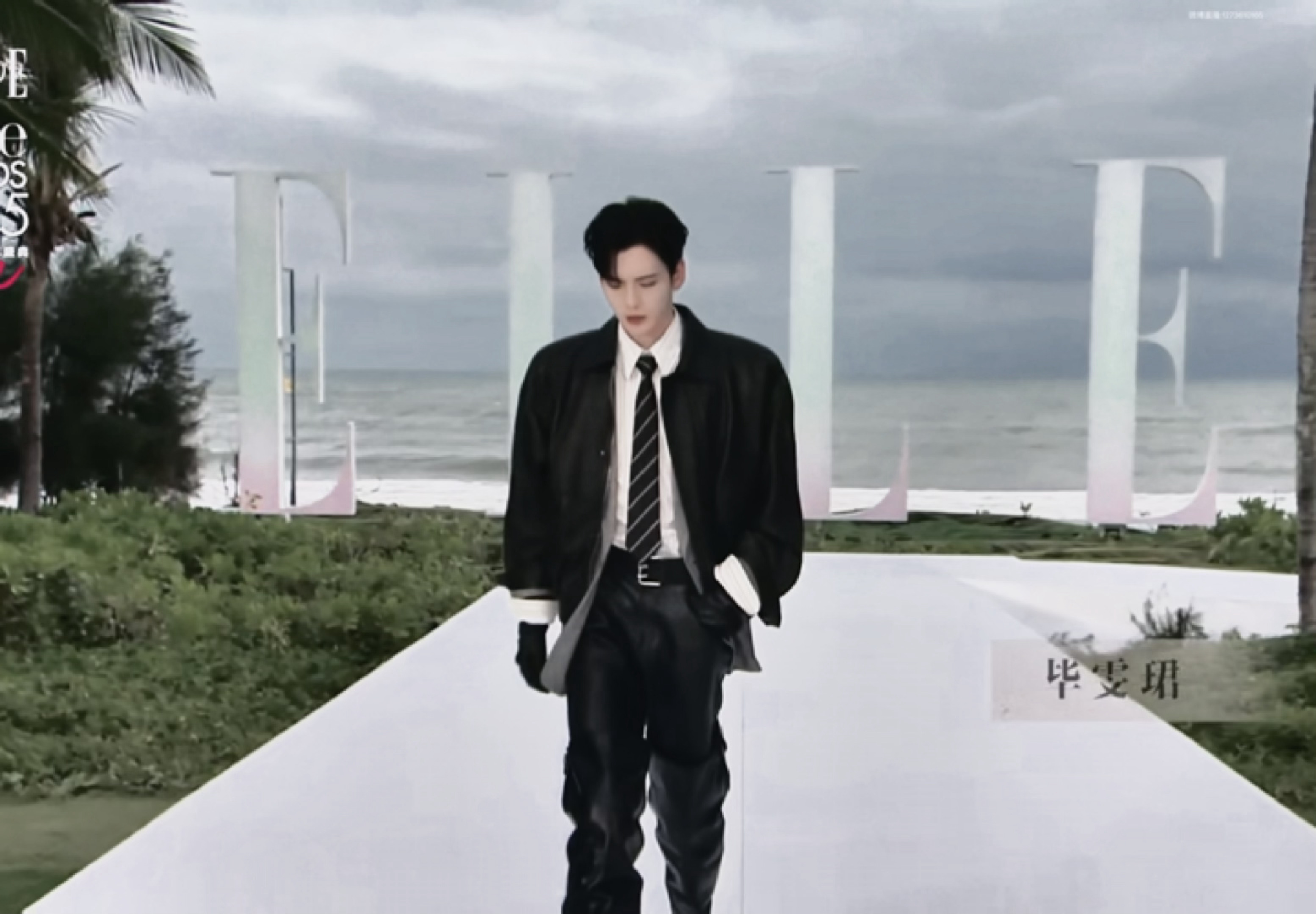 毕雯珺这身完全是daddy父神级别的。。🥵🥵ELLE红毯 ​​​