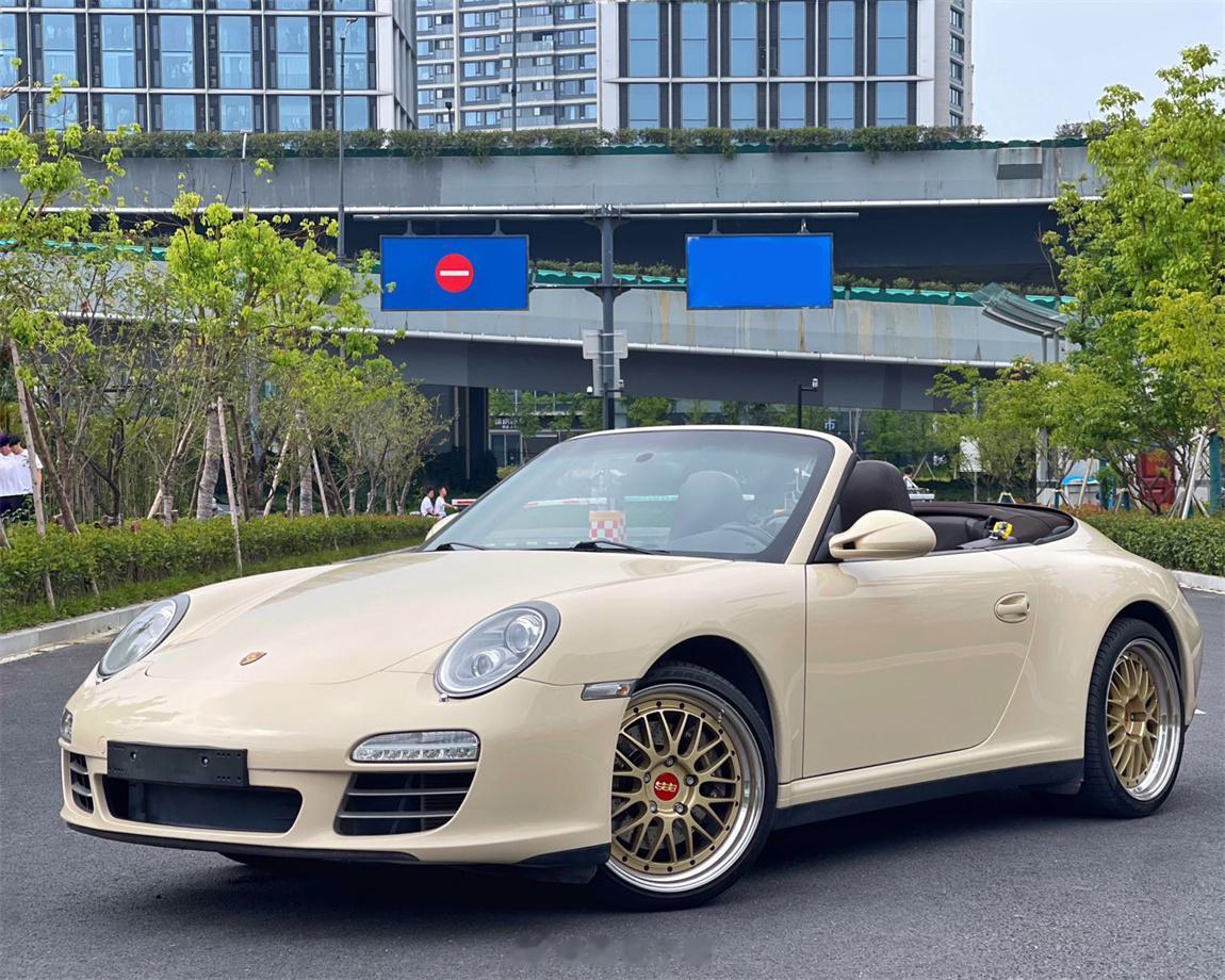 保时捷 911 Carrera Cabriolet 细花白2011年3月上牌，仪