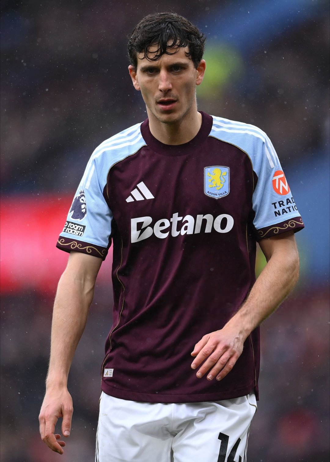 ESPN：巴塞罗那正在寻找一名左脚中后卫——保罗·托雷斯是其中一个选择。 该球员