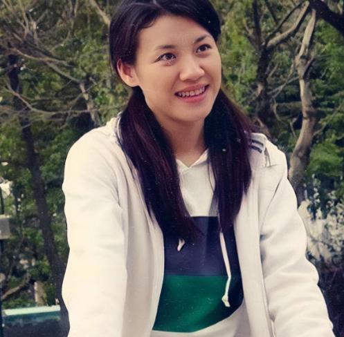 2000年，26岁的刘琳和43岁的导演张黎同居后，刘琳说：“我想嫁给你，永远陪在