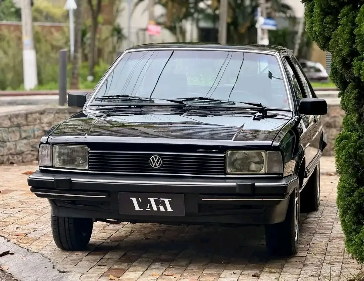 来自巴西的双门桑塔纳。1986 VW Santana 1.8