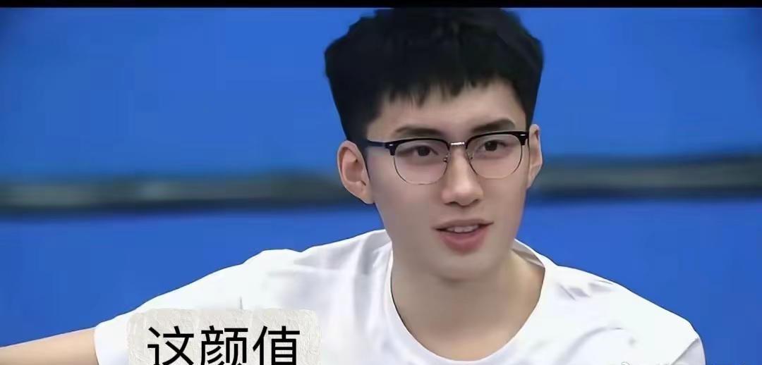 @辽宁沈阳三生飞豹篮球俱乐部 @段睿骐  欢迎这小孩儿🧐辽篮的颜值人品真的没的