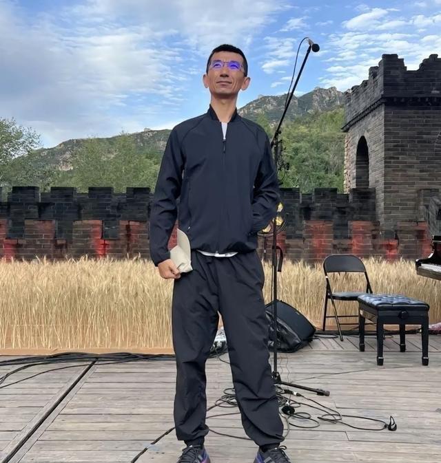 东方小孙只是在休假，非得编造谣言说人离职了！安的什么心啊。

孙东旭从台前到幕后