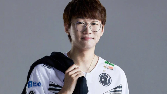 同样是英雄联盟的世界冠军打野Ning聊最近doinb打刀塔一事，他称自己刀塔水平