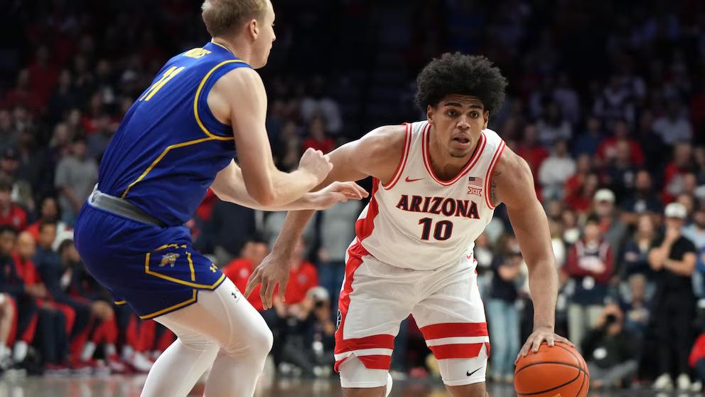 全美2号种子球队亚利桑那大学坐镇主场以99比71战胜了南达科达州立大学。本场比赛