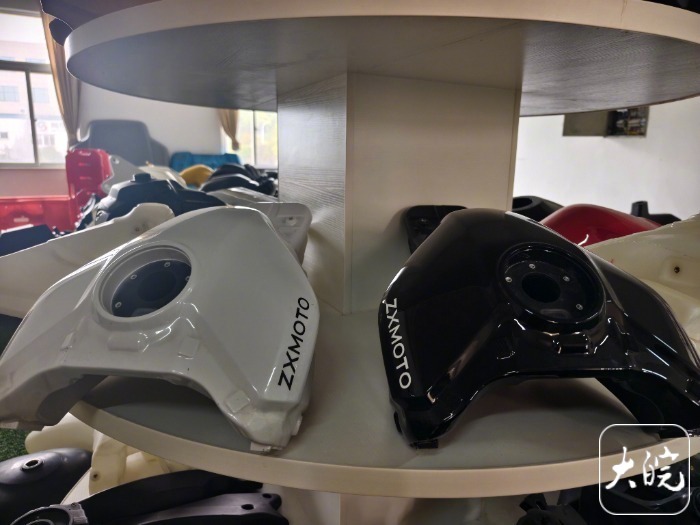 #安徽企业供应张雪机车冠军战车油箱#【#张雪机车夺冠背后的隐形冠军#：滚塑油箱占