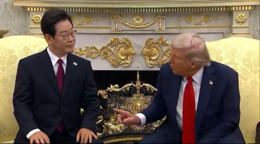 美国总统特朗普周一威胁中国，如果北京不加快稀土出口，将对中国产品征收约200%的