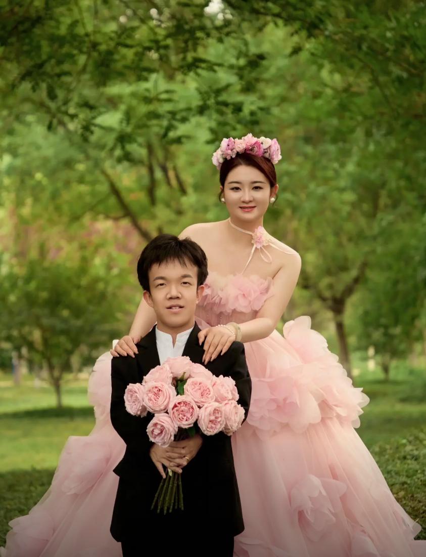 一觉醒来，女同胞们吵翻天了。

如果男方身高不到一米三，你愿意嫁吗？很多网友表示