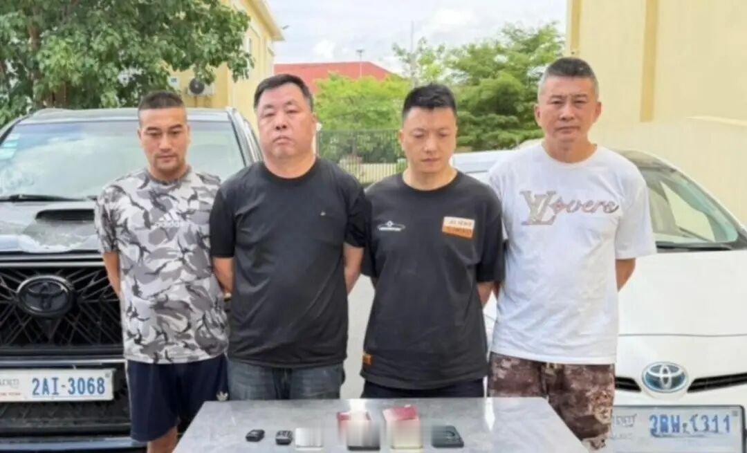 柬埔寨中国地产商遇害案4人被起诉柬埔寨金边中国房地产商人被绑架撕票案再有新进展。