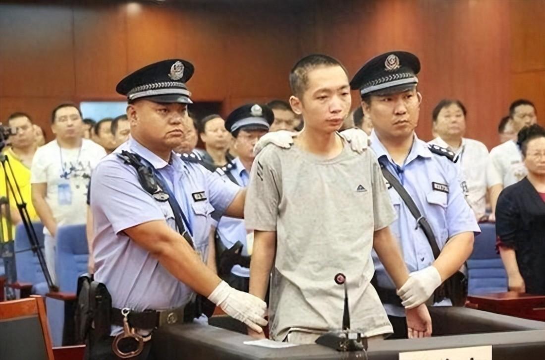 2018年4月27日，陕西米脂县男子为发泄心中仇恨，残忍杀害9名学生，被警方逮捕