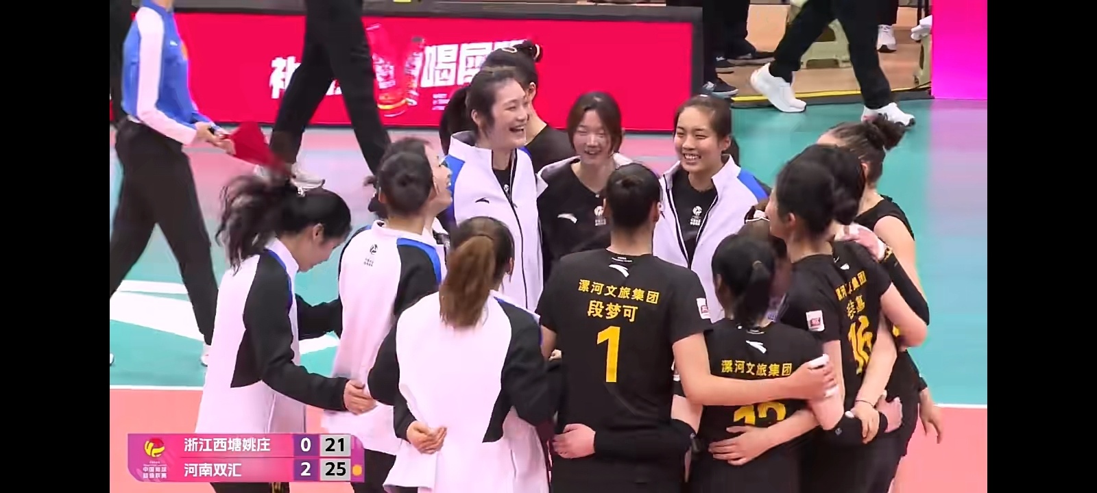 第三局河南女排25比21，中段连续拦网拿分，奠定胜局，再次3比0取胜浙江女排，和