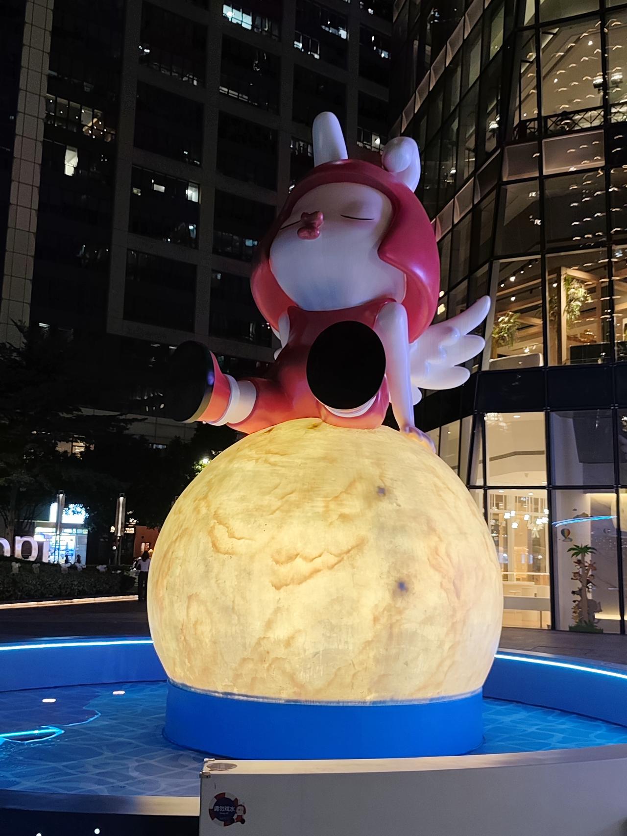 年轻的时候，妈妈说女孩子晚上不要出去玩，外面不安全。认识我老公的时候，老公说出去