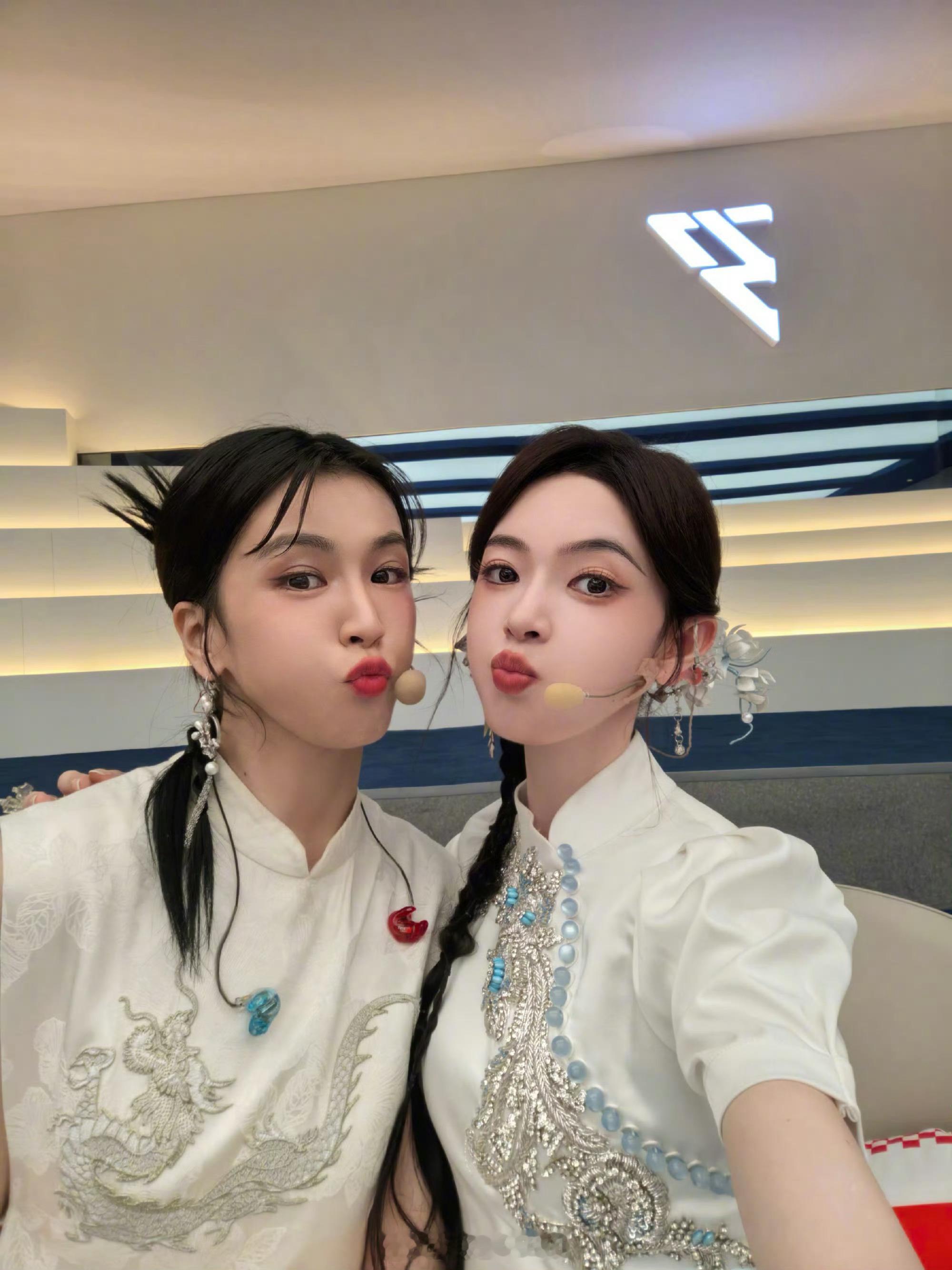 曾沛慈宣传陈瑶新剧，姐姐们友谊长存陈瑶剧宣人脉九门
