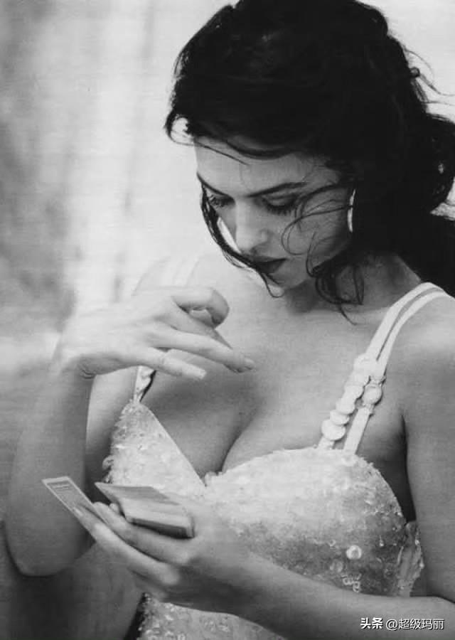 1993年  莫妮卡贝鲁奇
女神