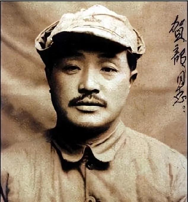 1945年，徐向前在延安因肋膜炎病重住院，高烧不退、卧床不起，需绝对静养 。时任