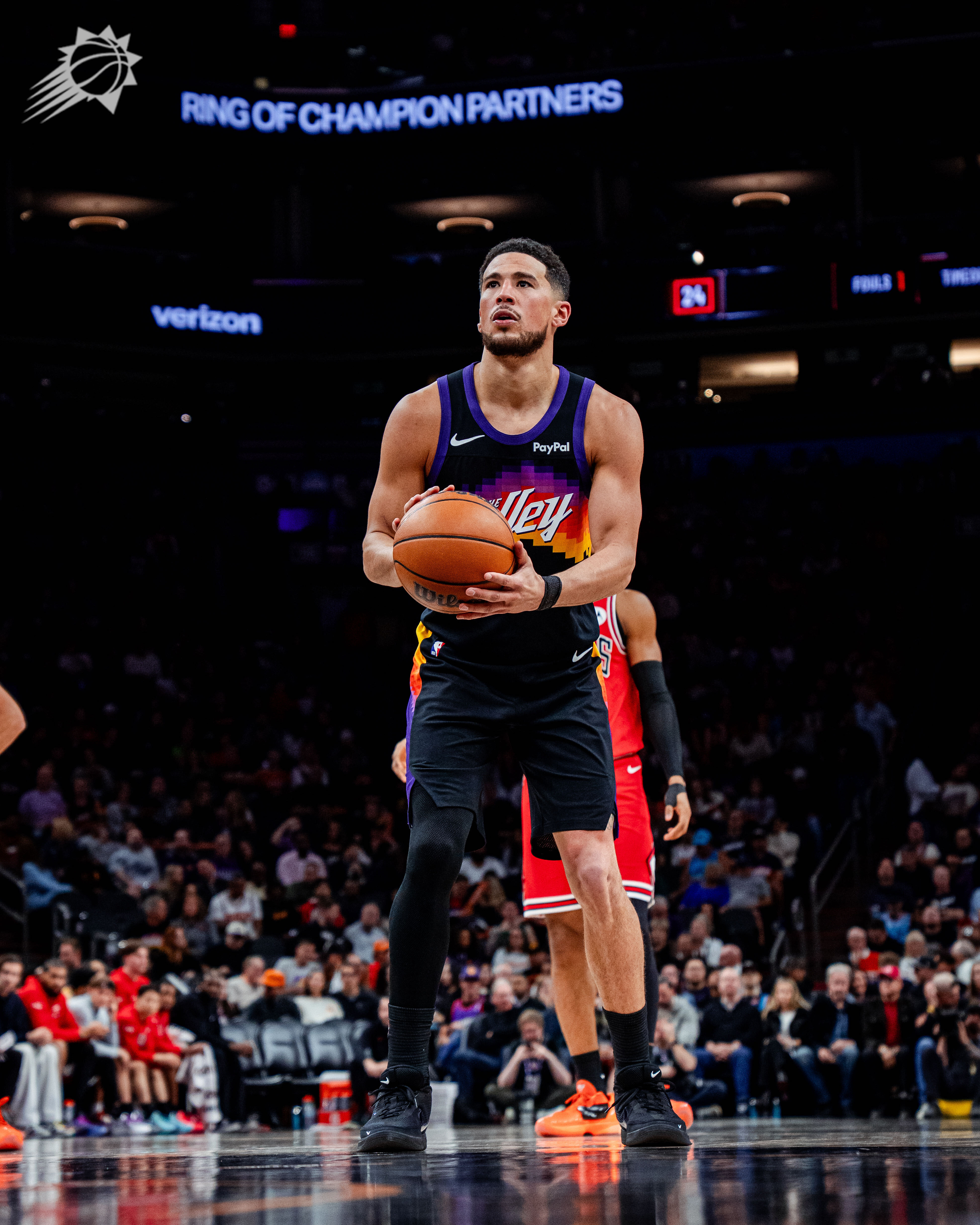 76-71，我们目前落后5分。菲尼克斯太阳 ｜旭日东升｜公牛vs太阳