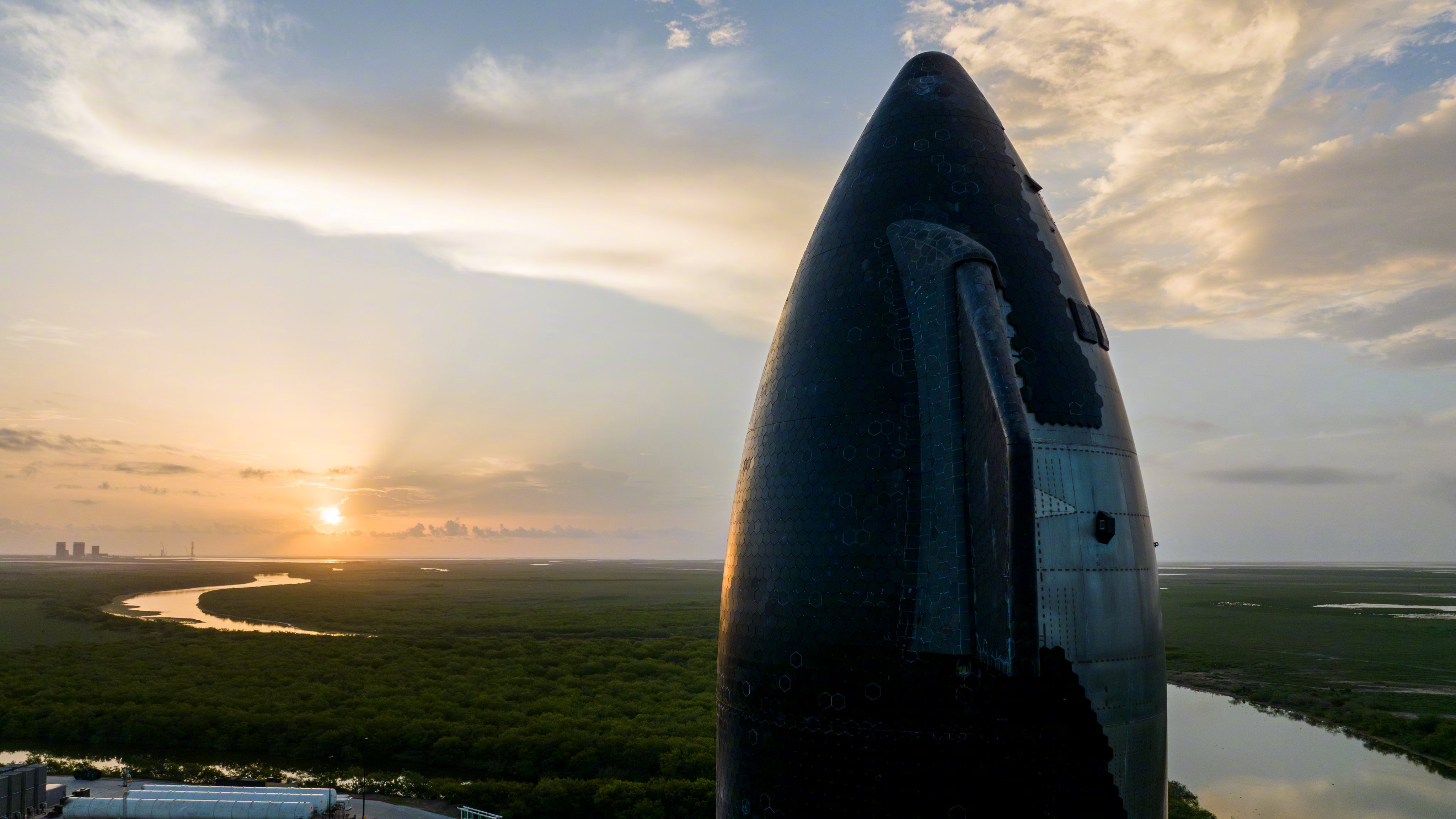 SpaceX发文称，星舰第五次飞行已经准备就绪，等待监管部门批准，在等待飞行许可