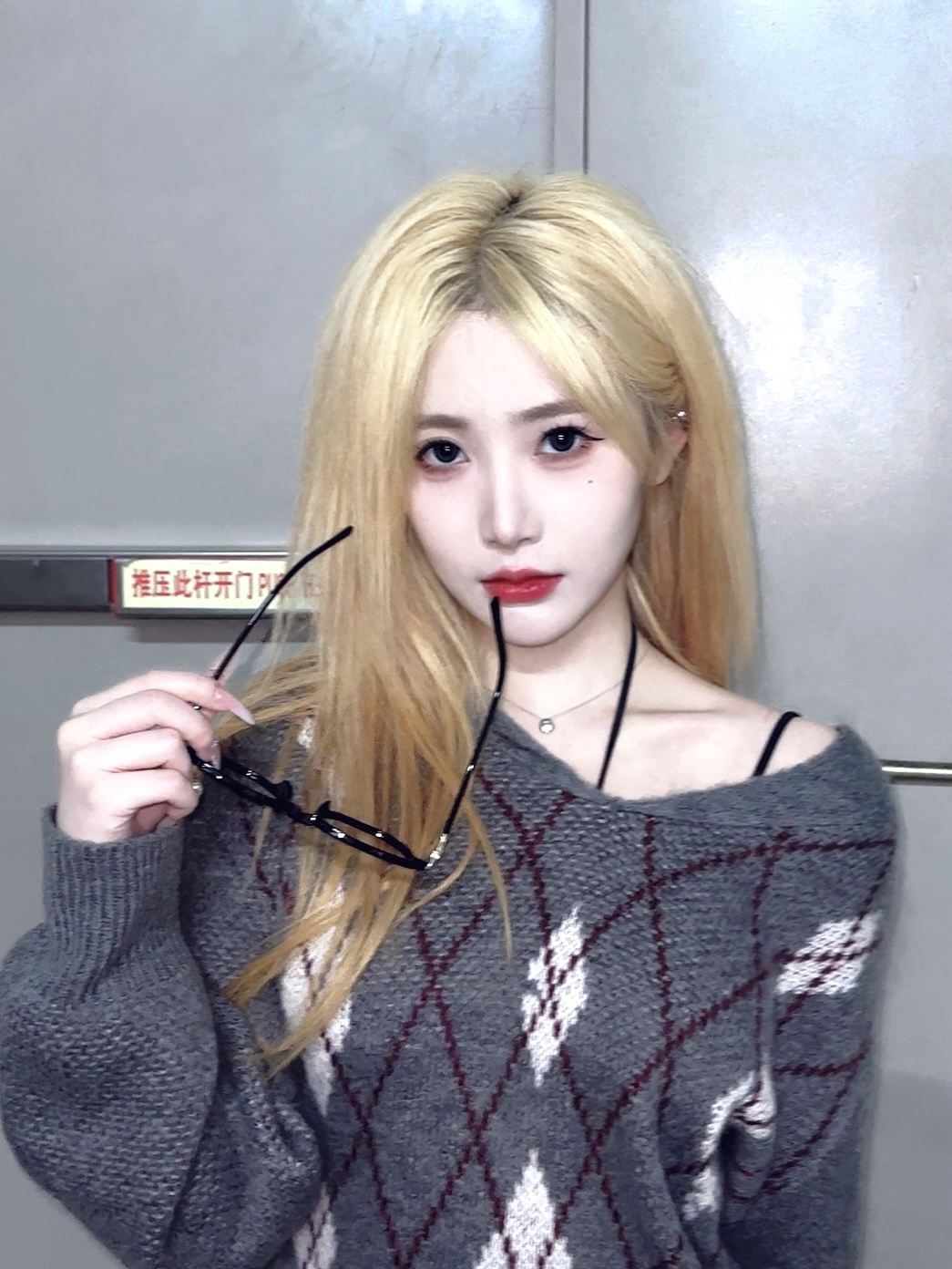 人家才不是什么小金毛呢 