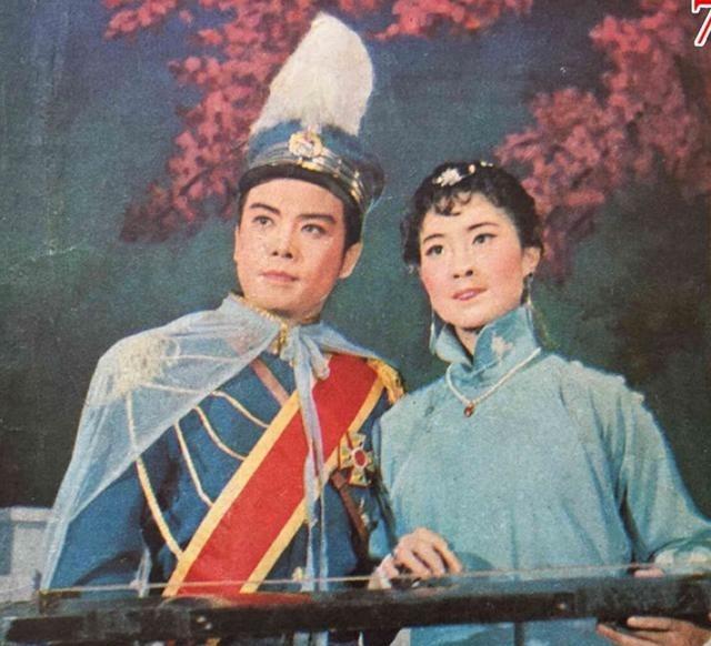 1904年，22岁的蔡锷迎娶29岁的刘长姑，怎料花轿临门，新娘誓死不嫁，蔡锷下不