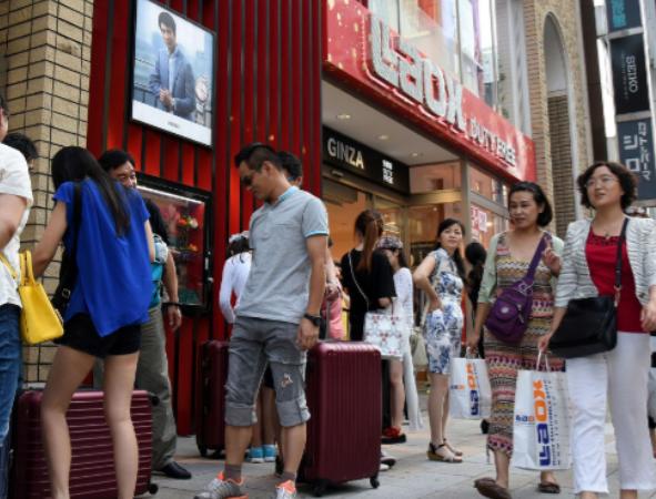 报应终于来了！殴打中国游客、禁止中国人进入、歧视中国游客，这些情况在国外屡见不鲜