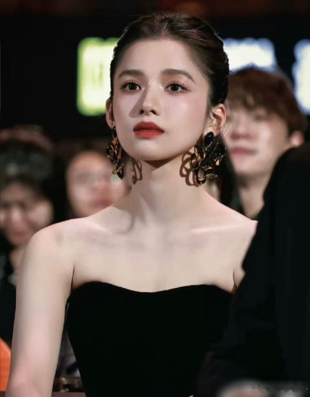 张婧仪骨相 天生的大荧幕脸，不拍电影太浪费了，好本子赶紧吻上来吧[馋嘴] ​​​